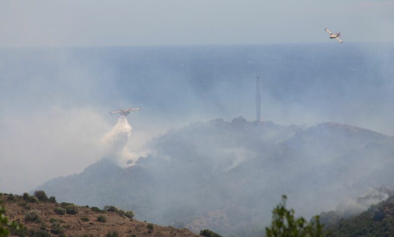 Aereo Canadair in azione antincendio, immagine simbolica