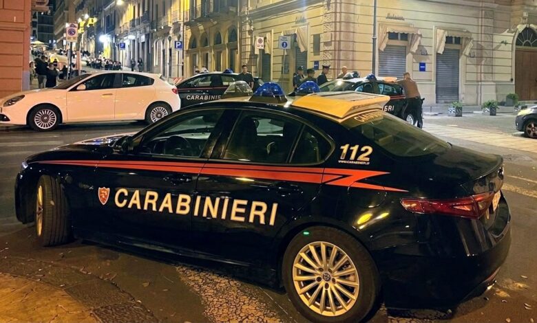 Pattuglia dei Carabinieri in servizio notturno (immagine di repertorio)