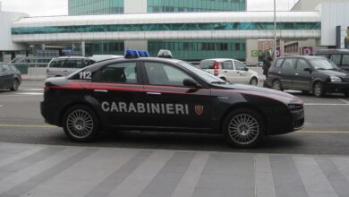 Auto dei Carabinieri durante un controllo