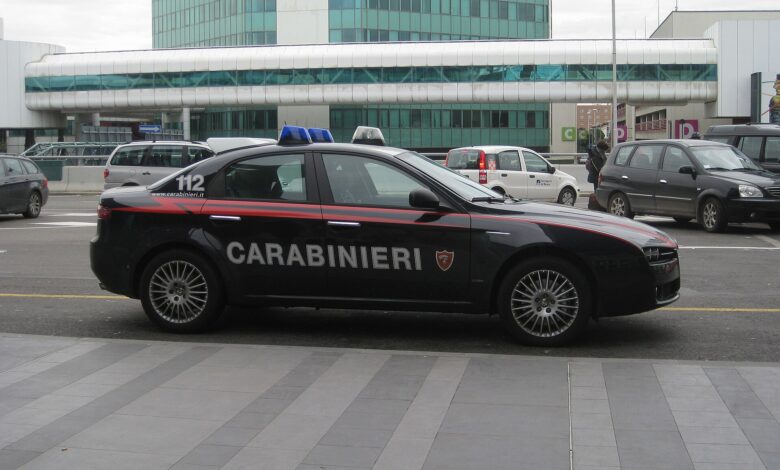 Auto dei Carabinieri durante un controllo