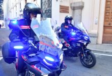 Due motociclisti dei Carabinieri davanti al Comando della Legione Sardegna a Cagliari