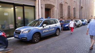 Auto della Polizia italiana