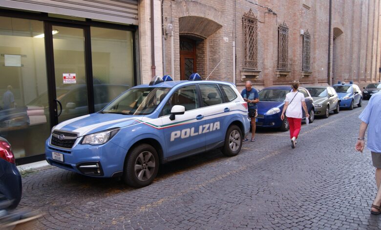 Auto della Polizia italiana