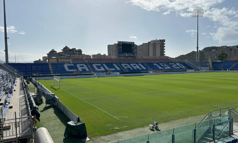 Interno dello stadio Unipol Domus di Cagliari, vista dal settore principale
