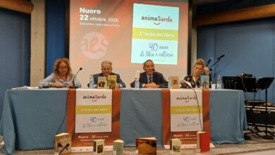 Il tavolo dei relatori alla Prima Festa del Libro dell'Associazione Editori Sardi nella Biblioteca Satta di Nuoro