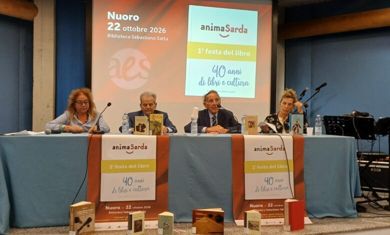 Il tavolo dei relatori alla Prima Festa del Libro dell'Associazione Editori Sardi nella Biblioteca Satta di Nuoro