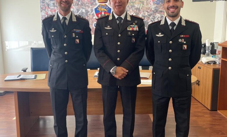 Il comandante provinciale dei Carabinieri di Cagliari, generale Luigi Grasso, tra i capitani Edoardo Quaglino e Antonio Pagnozzi