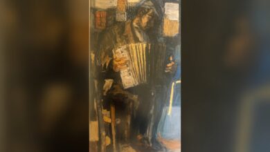 Suonatore di organetto, olio su tela di Carlo Contini del 1967