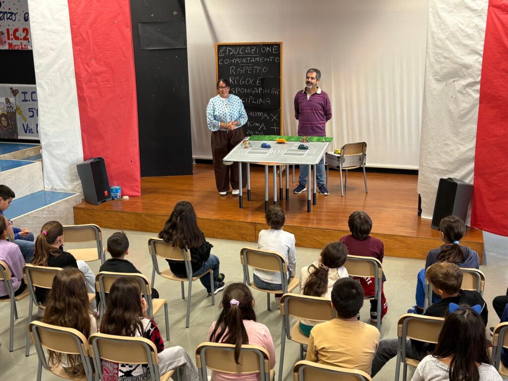 L’assessora alla Pubblica Istruzione Marcella Marini durante una lezione del progetto Carreralonga