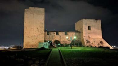 Il Castello di San Michele a Cagliari illuminato di sera