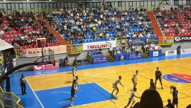 Una fase di Esperia-Nerviano al Palazzetto dello Sport di Cagliari