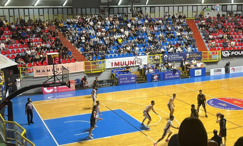Una fase di Esperia-Nerviano al Palazzetto dello Sport di Cagliari