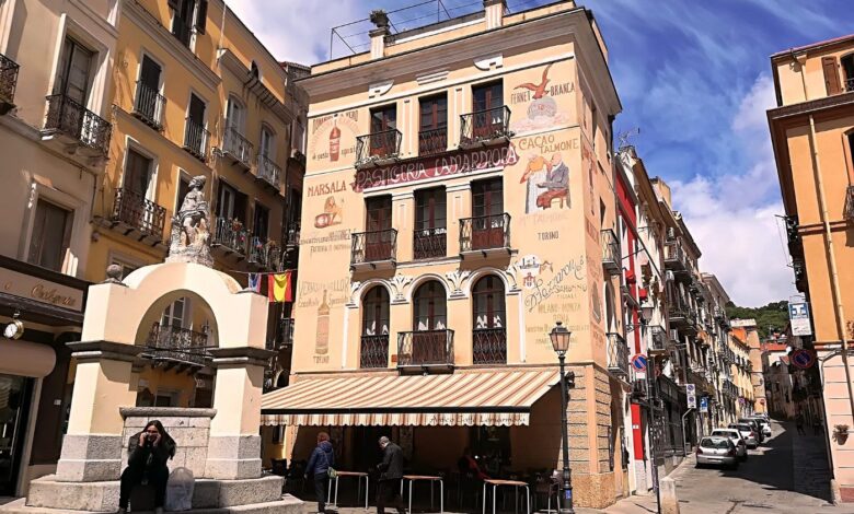 Iglesias, piazza La Marmora nel centro storico