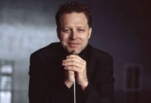 Il direttore d'orchestra John Axelrod