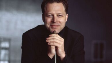 Il direttore d'orchestra John Axelrod