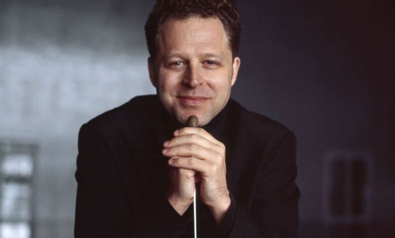 Il direttore d'orchestra John Axelrod