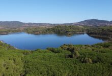 Il lago di Baratz visto dal drone