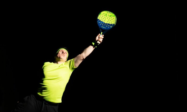 Filippo Salaris in scena in Onora il Padel
