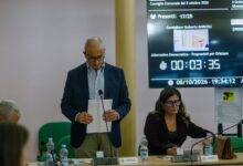 Il consigliere Umberto Marcoli interviene in Consiglio comunale a Oristano