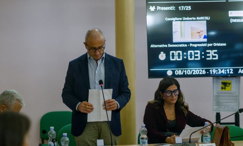 Il consigliere Umberto Marcoli interviene in Consiglio comunale a Oristano