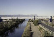 Il progetto delle nuove passerelle ciclopedonali bianche sul canale di San Bartolomeo a Sant'Elia, Cagliari
