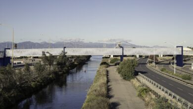 Il progetto delle nuove passerelle ciclopedonali bianche sul canale di San Bartolomeo a Sant'Elia, Cagliari
