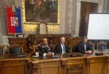Il tavolo dei relatori al seminario su frodi ai fondi europei nella Prefettura di Cagliari